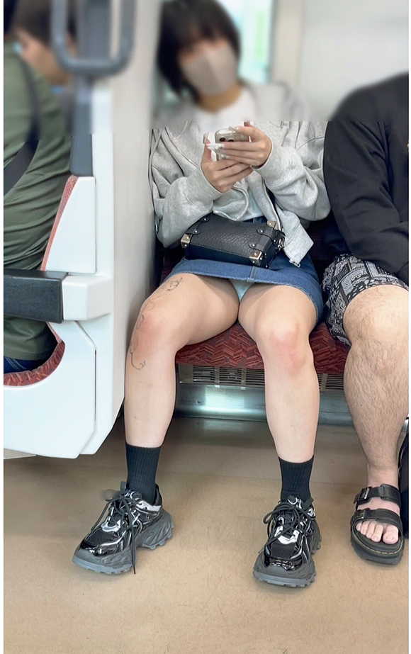 女子大生