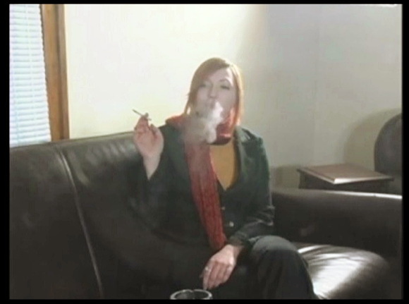 【喫煙フェチ+Smoking】『金髪お姉さんの喫煙フェチ動画』他【動画】