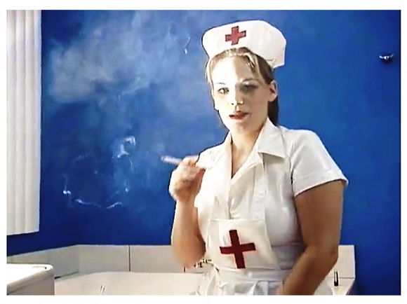 『スペインの看護師が煙の休憩を取る』【smkr4】