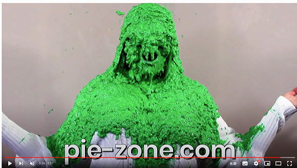『ホットなオタクの女の子は、巨大な分厚い緑の痩身を取得します！』【The Pie Zone】