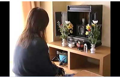 【ヘンリー塚本+如月美雪+幸野賀一+熟女】絶倫すぎる旦那が亡くなって欲求不満な奥さま！仏壇の前でオナニーしてイキまくりです！