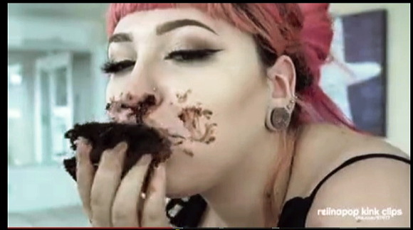 BBW『豊満なレズビアンカップルがケーキを食べる』他