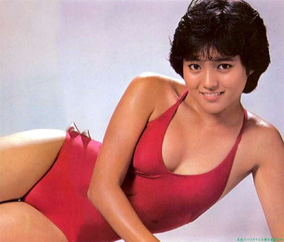 三田寛子さん水着05