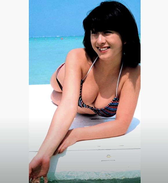 『[究極の水着シリーズ１１]河合奈保子　ＢＧＭ Hold Me Thrill Me Kiss Me  Gloria Estefan』