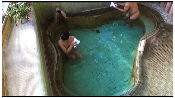 『人里離れた山奥にある温泉宿　混浴風呂に仕込んだカメラが捉えたワイセツ映像の数々　混浴温泉㊙盗撮 Part２』【サンプル動画+画像10枚】